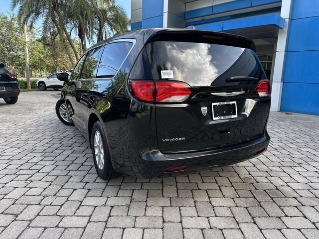 Used 2023 Chrysler Voyager LX FWD image 12