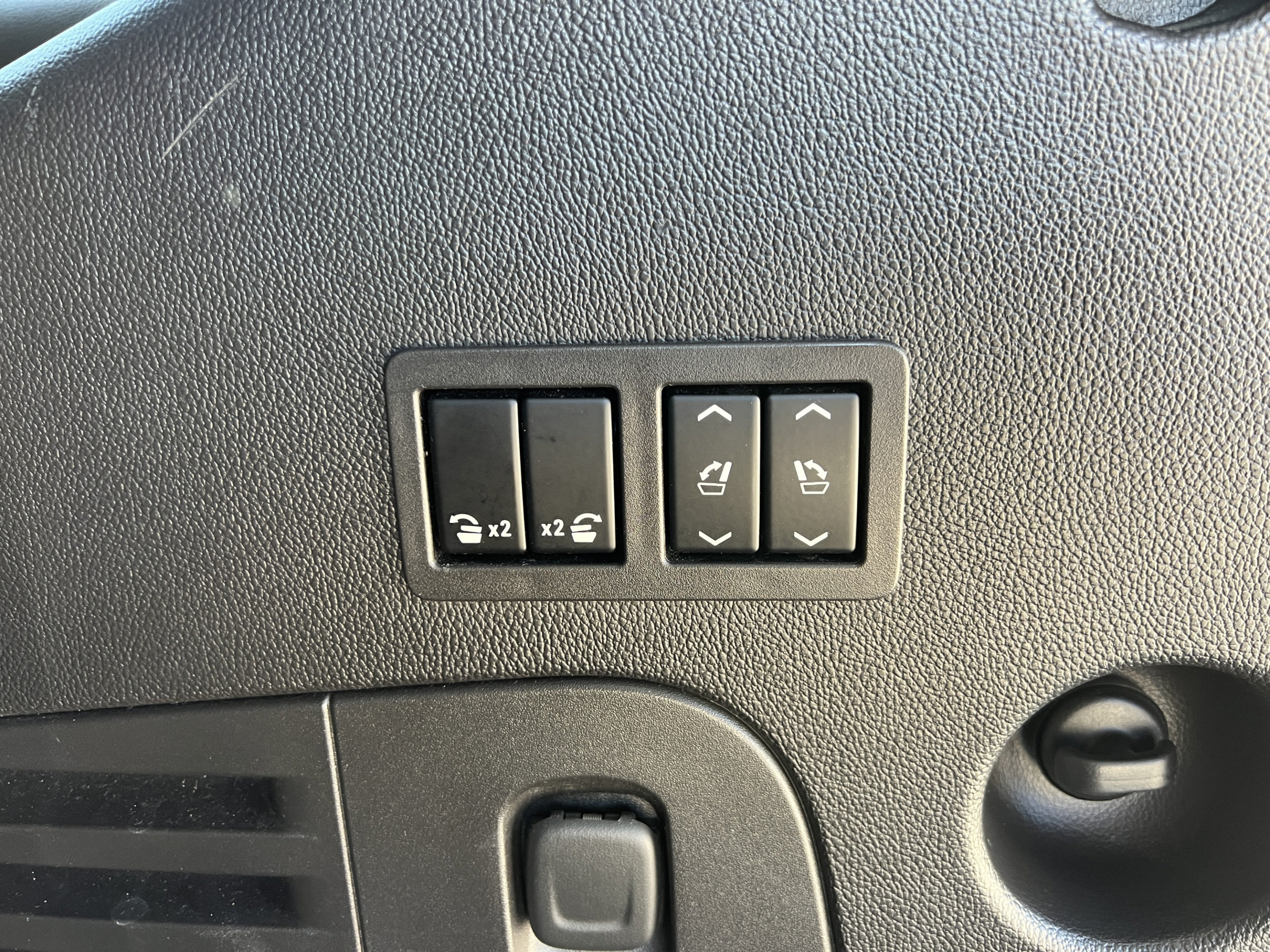 Used 2016 Cadillac Escalade Luxury AWD/4WD image 32