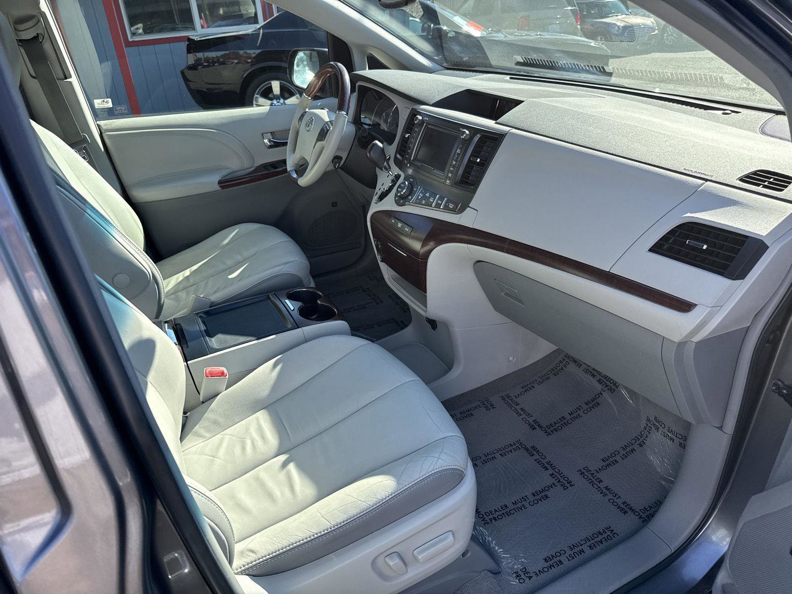 Used 2011 Toyota Sienna Limited image 20