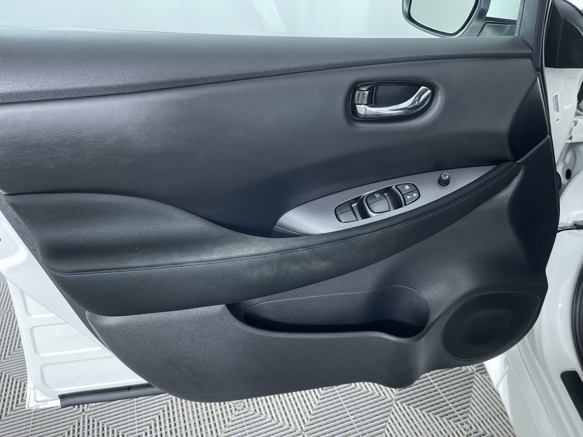Certified 2025 Nissan Leaf S FWD image 13