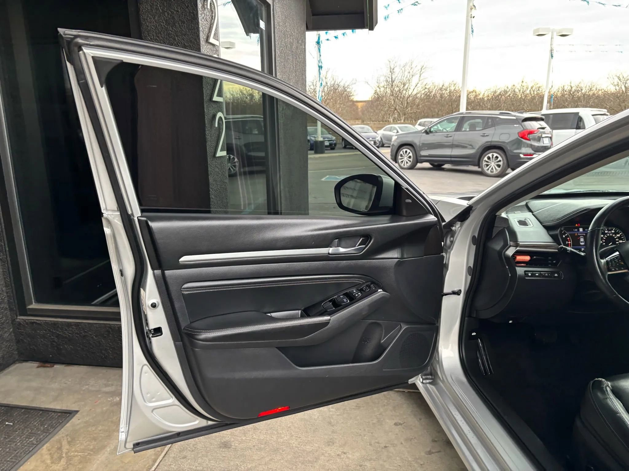 Used 2020 Nissan Altima 2.5 SL image 3