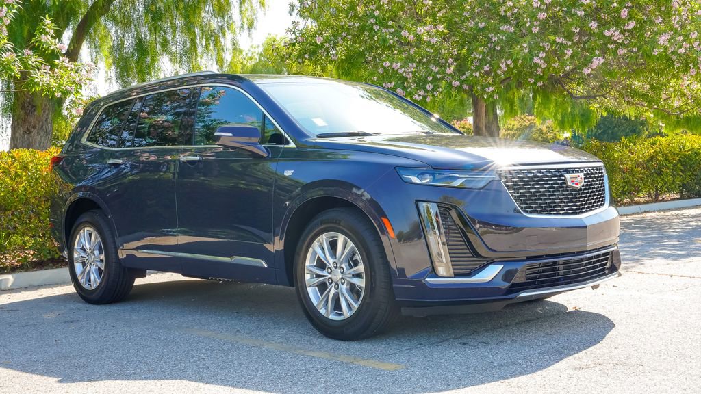 New 2025 Cadillac XT6 Luxury image 6