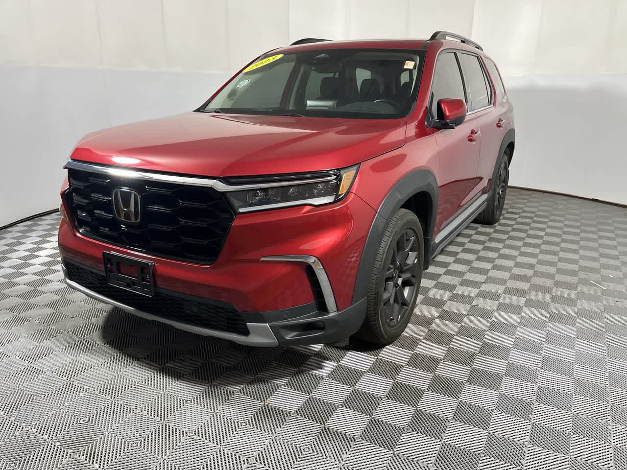 Used 2023 Honda Pilot Touring image 4