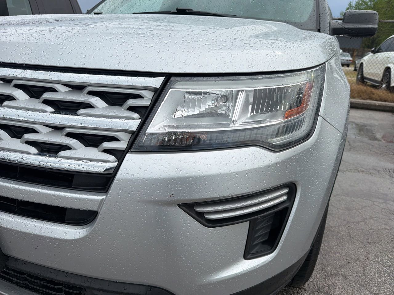 Used 2018 Ford Explorer XLT image 2