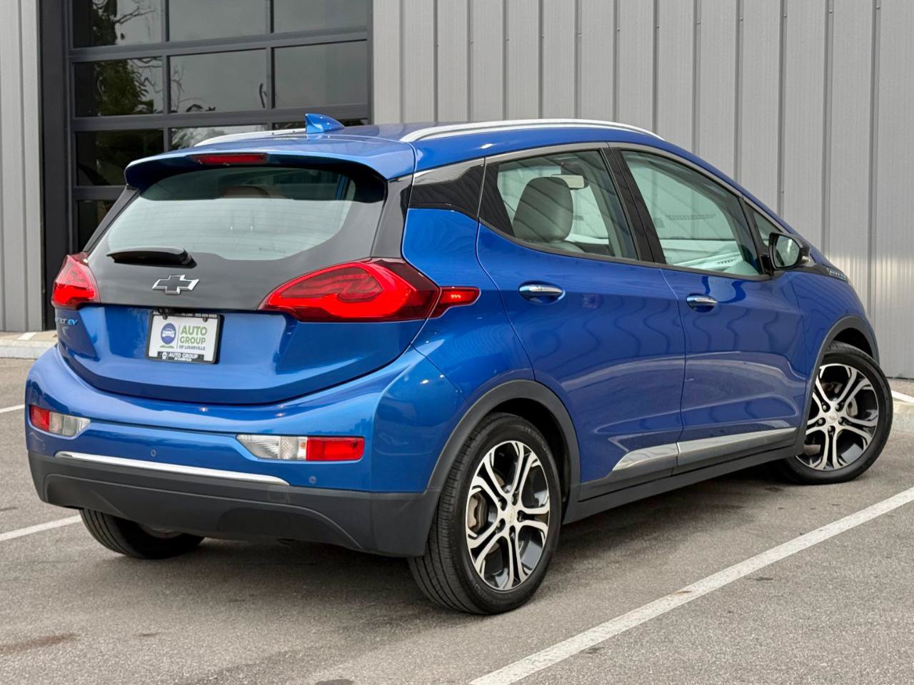 Used 2019 Chevrolet Bolt Premier w/ Infotainment Package FWD image 5