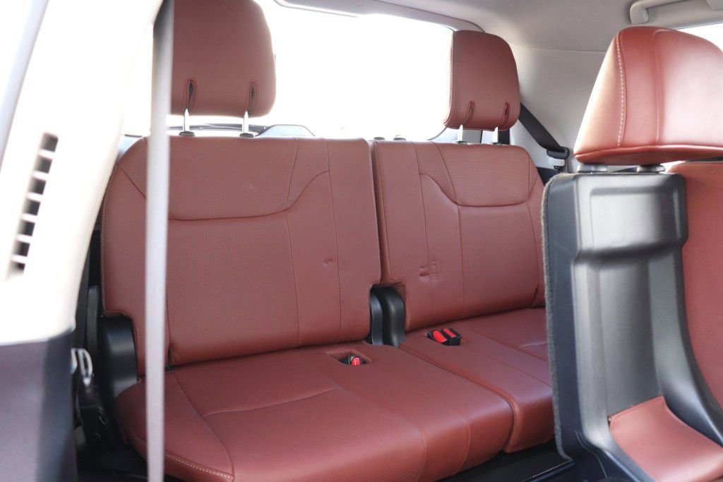 Used 2019 Lexus LX 570 4WD w/ Luxury Package image 32