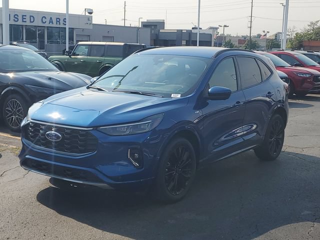 Used 2023 Ford Escape ST-Line Elite AWD/4WD image 3