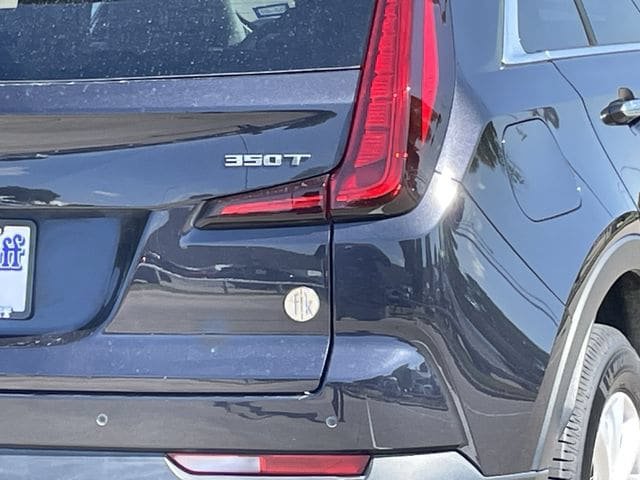 Used 2023 Cadillac XT4 Luxury w/ Cold Weather Package FWD image 6