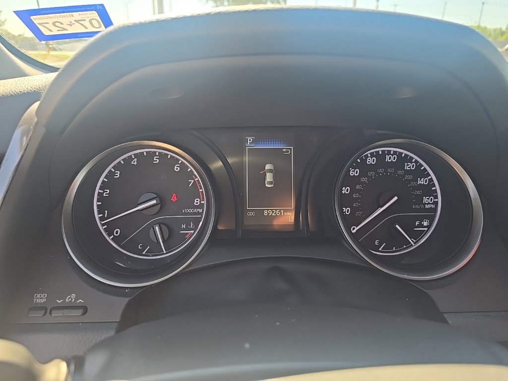 Used 2022 Toyota Camry SE FWD image 3