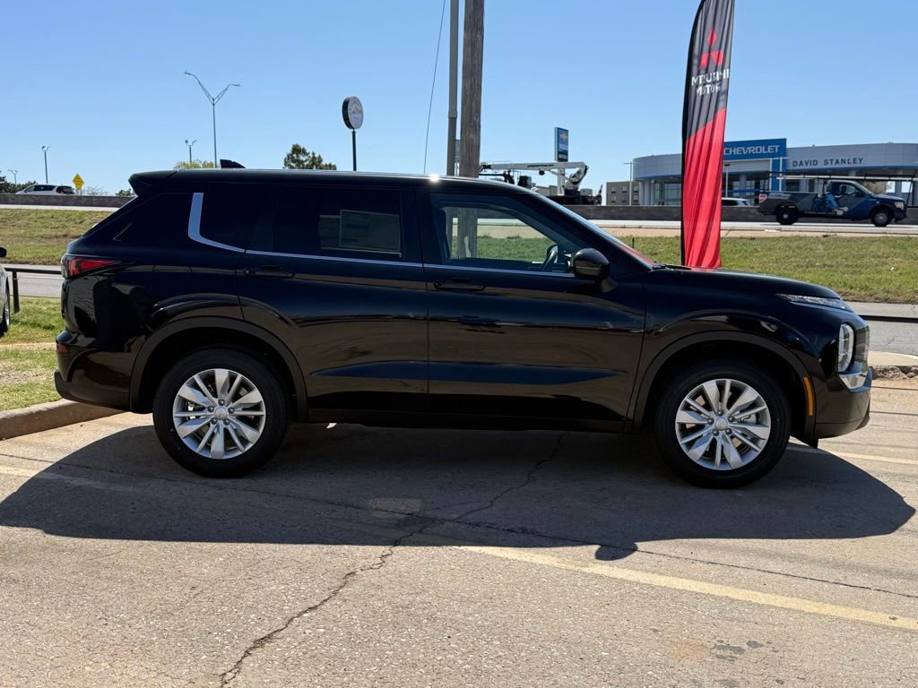 New 2026 Mitsubishi Outlander ES image 16