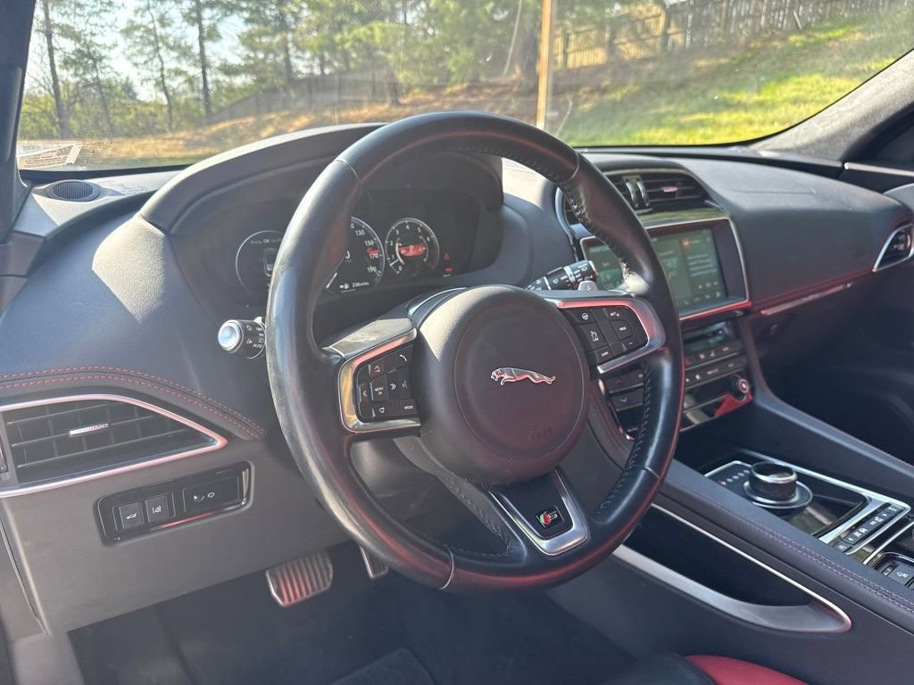Used 2017 Jaguar F-PACE S image 12