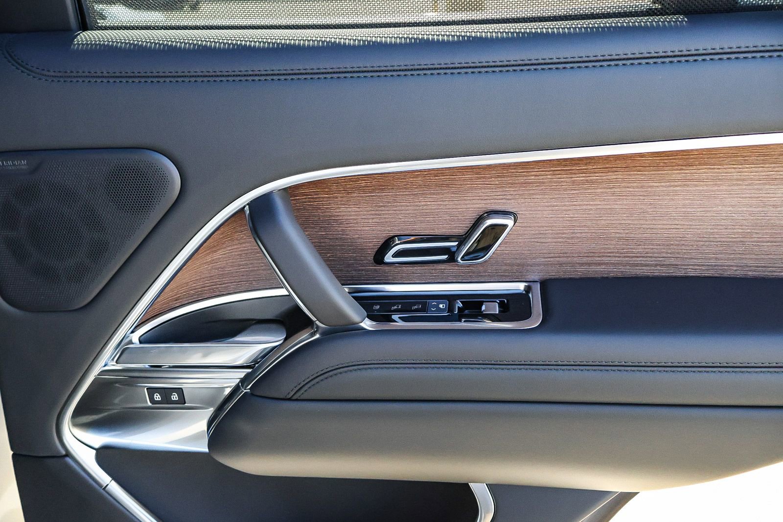 New 2025 Land Rover Range Rover SE image 20