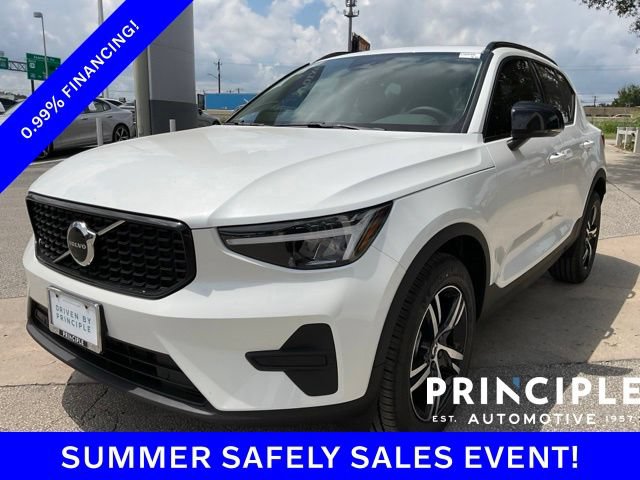 New 2026 Volvo XC40 B4 Core w/ Climate Package FWD image 5