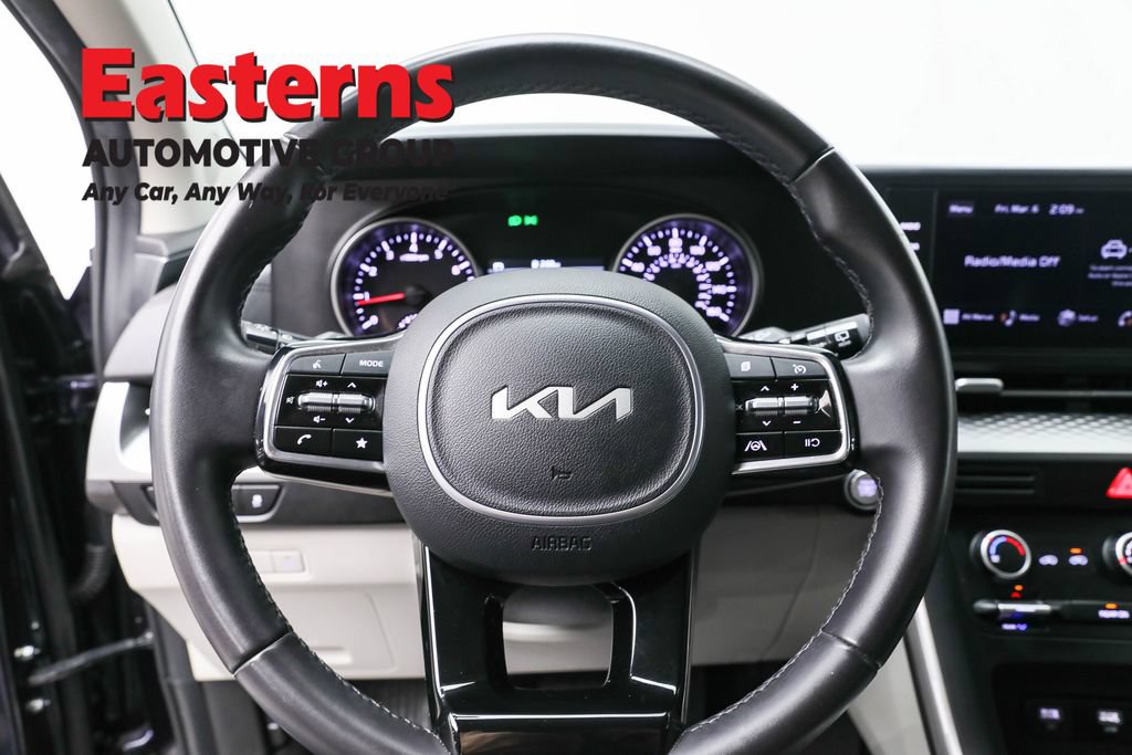 Used 2024 Kia Carnival LX FWD image 10