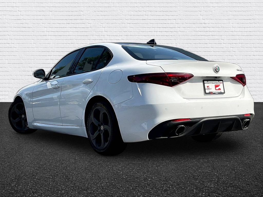 Used 2017 Alfa Romeo Giulia RWD image 4