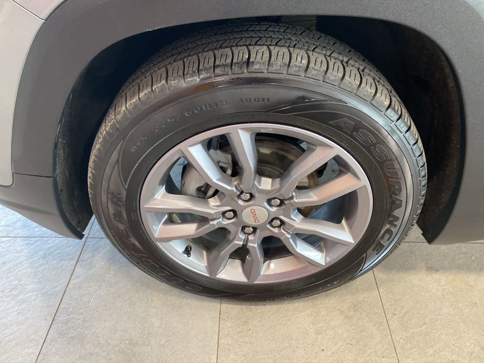 Used 2024 GMC Terrain SLT FWD image 9
