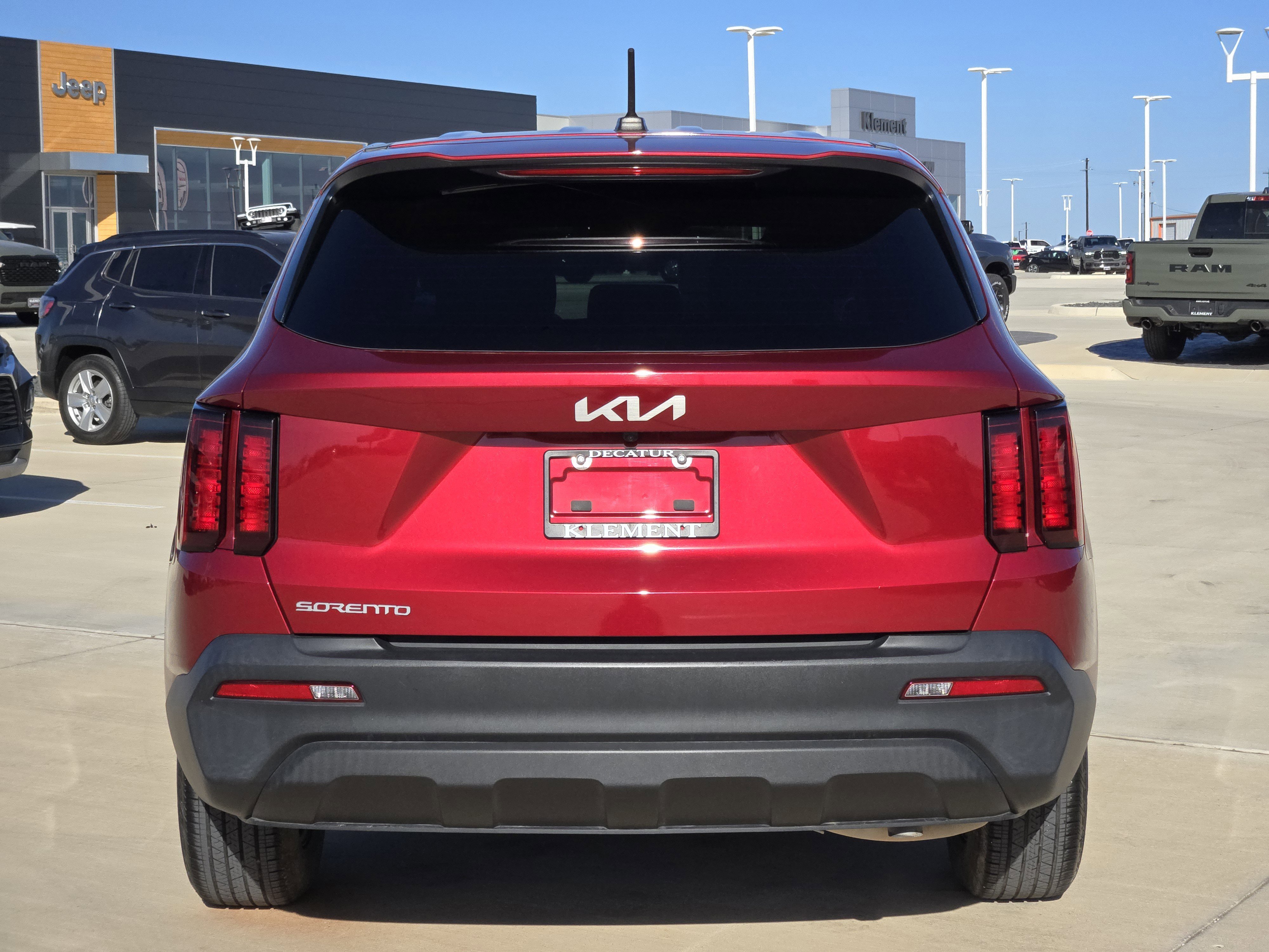 Used 2023 Kia Sorento LX image 6