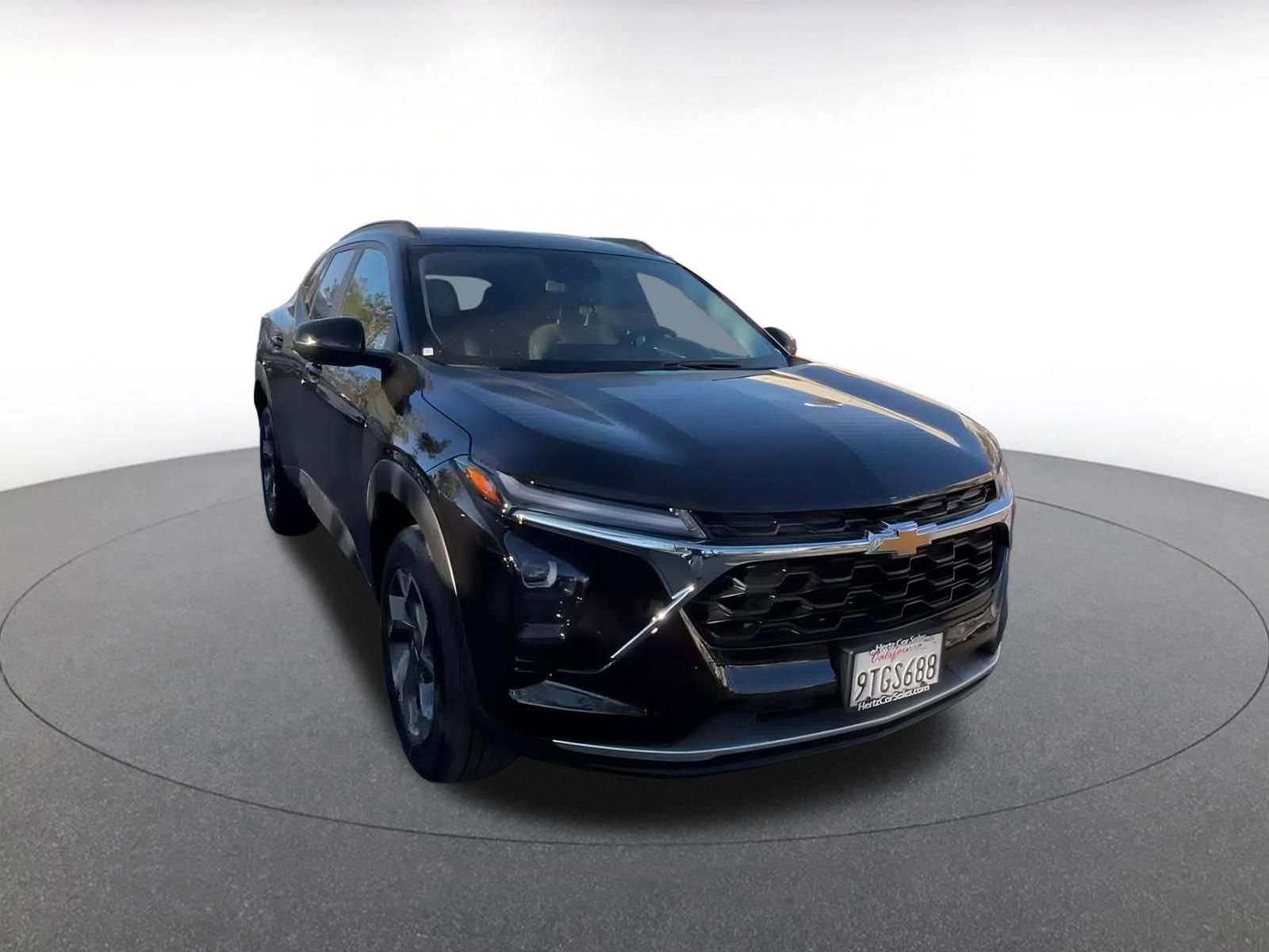 Used 2025 Chevrolet Trax LT w/ LT Convenience Package image 3