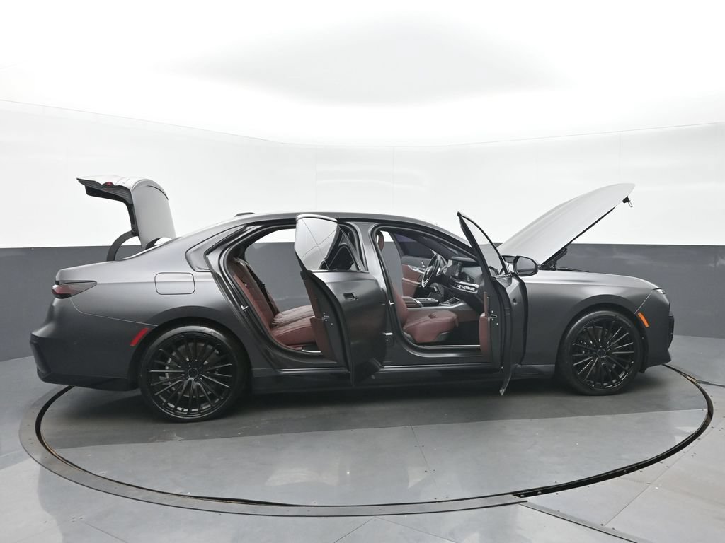 Used 2023 BMW i7 xDrive60 AWD/4WD image 41