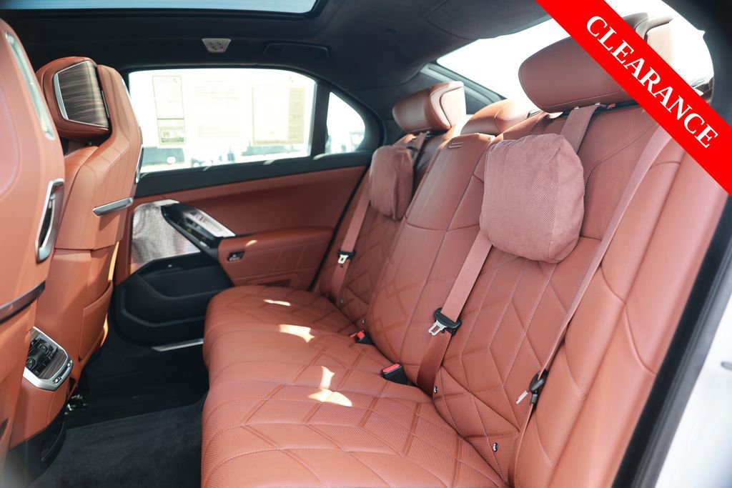 Used 2025 BMW i7 M70 w/ Executive Package image 36