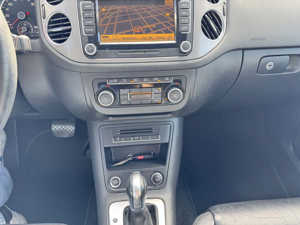 Used 2011 Volkswagen Tiguan SEL FWD image 46