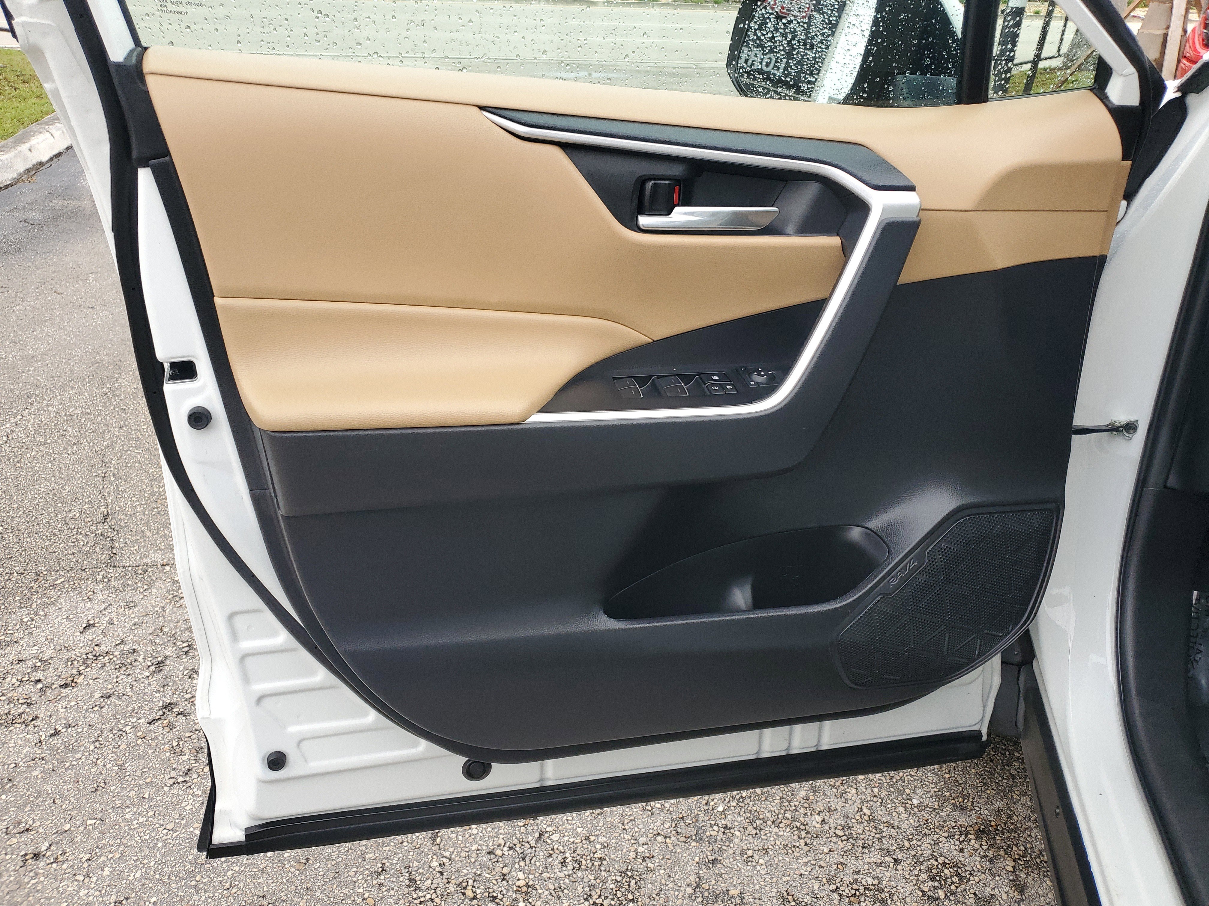 Used 2022 Toyota RAV4 XLE w/ Convenience Package image 27