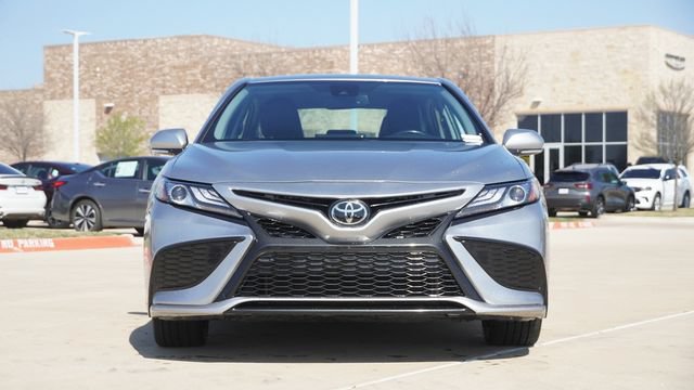 Used 2024 Toyota Camry XSE FWD image 2