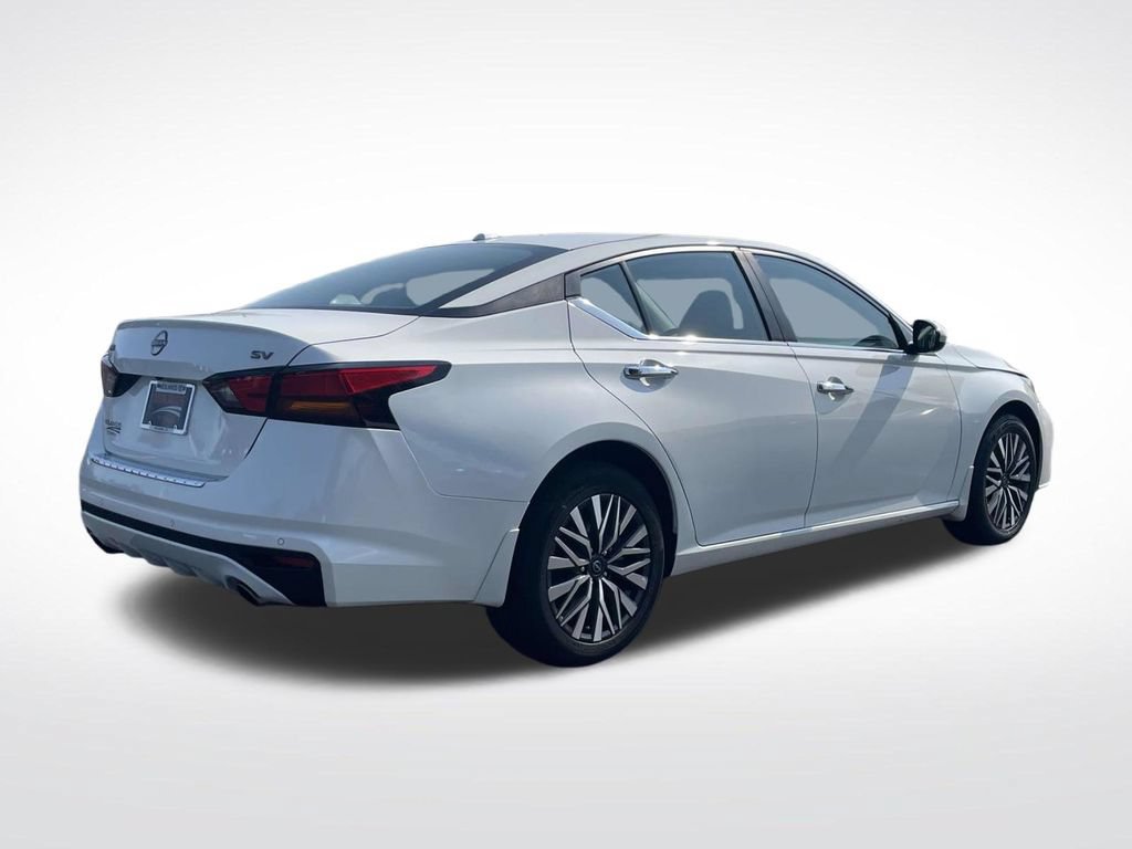 Used 2023 Nissan Altima 2.5 SV w/ SV Premium Package AWD/4WD image 7