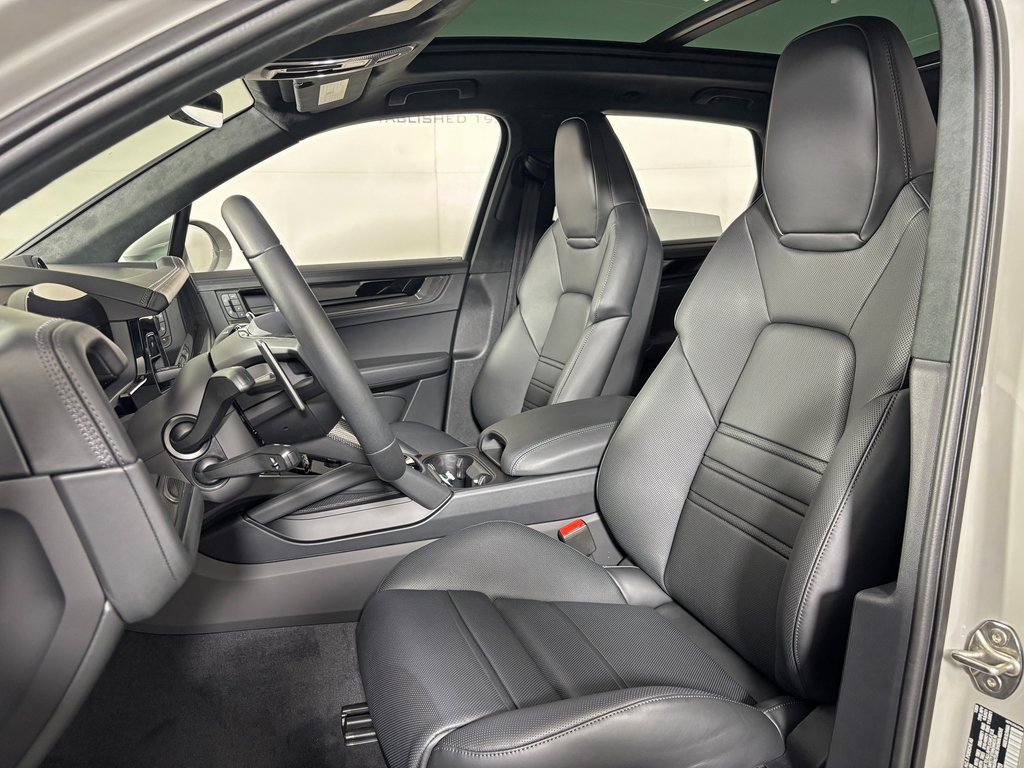 New 2026 Porsche Cayenne GTS image 5