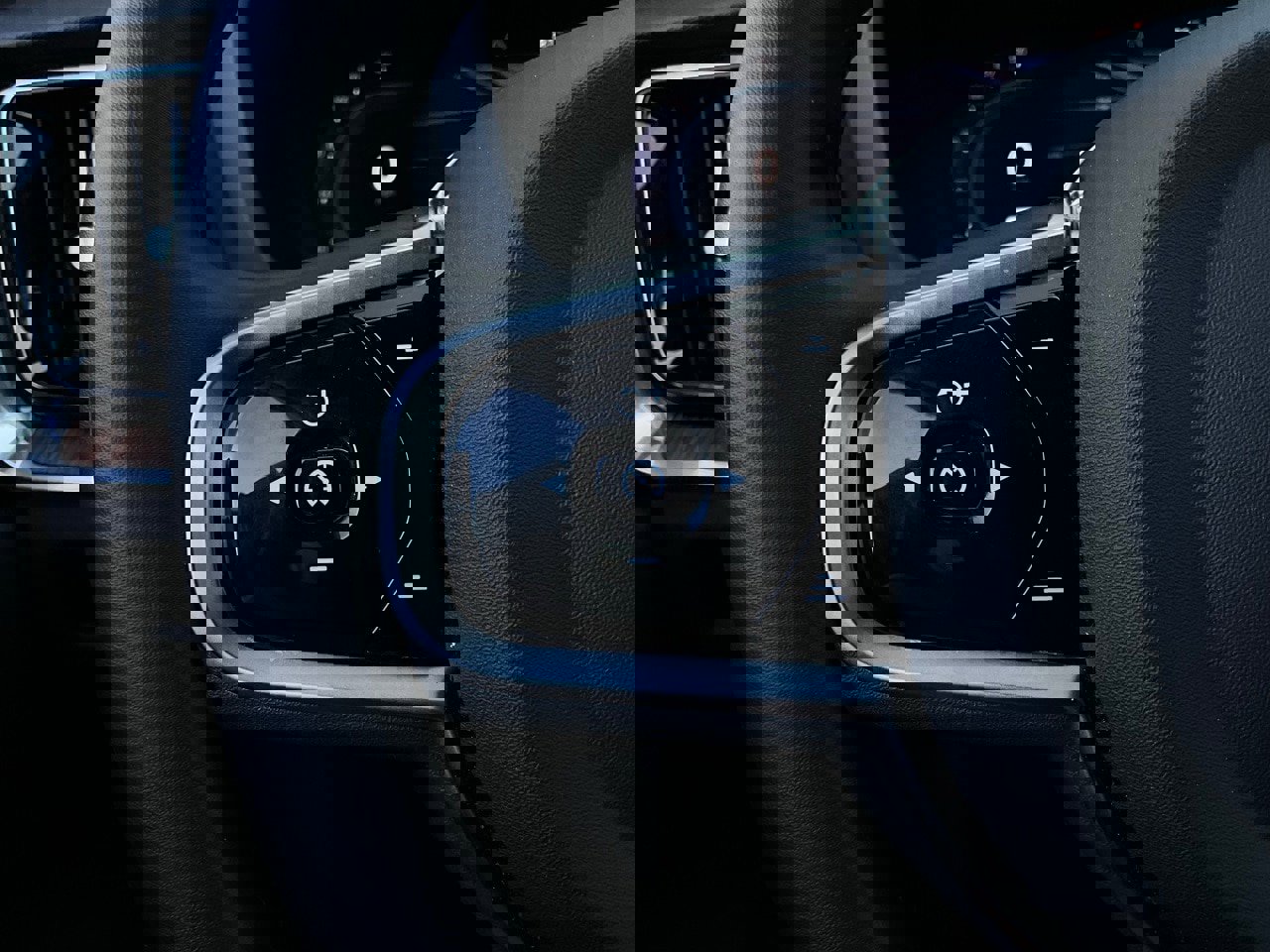 Used 2025 Volvo V60 B5 Cross Country Plus image 34