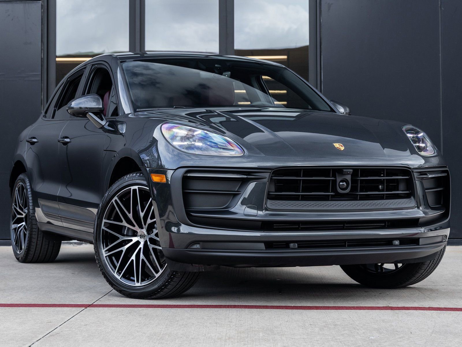 Certified 2026 Porsche Macan AWD/4WD image 6