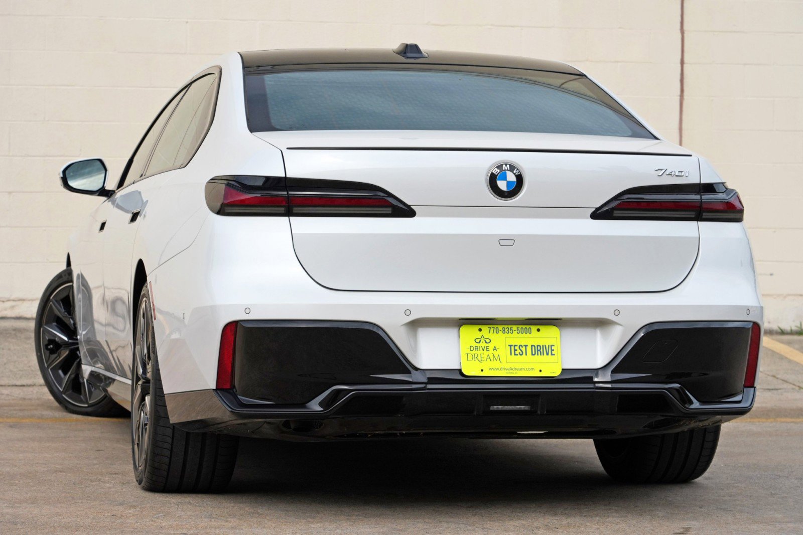 Used 2023 BMW 740i w/ Parking Assistance Package RWD image 6
