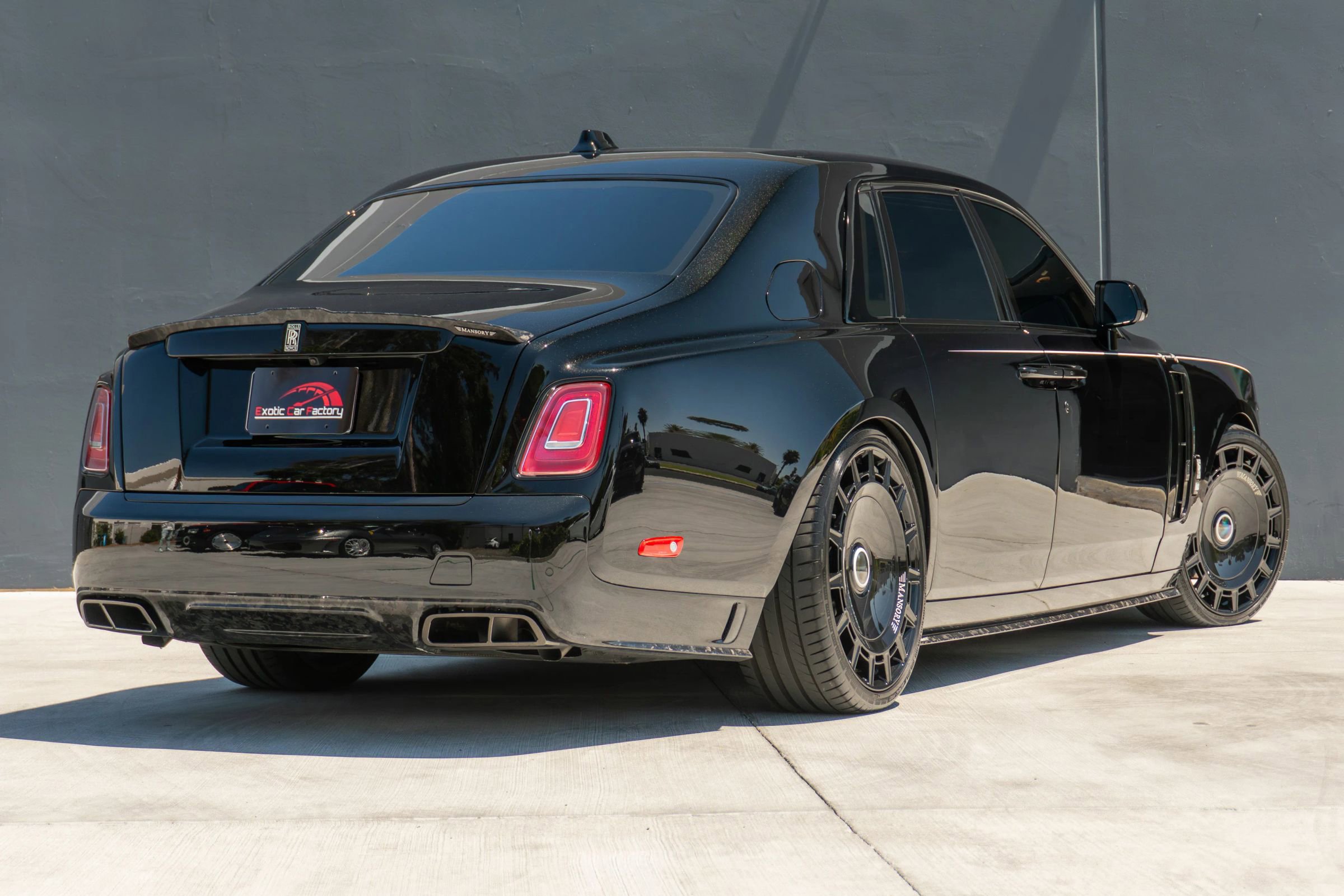 Used 2024 Rolls-Royce Phantom Sedan w/ The Phantom Package RWD image 8