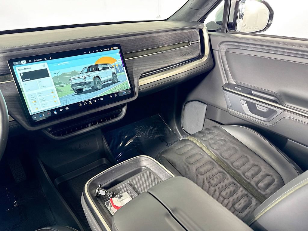 Used 2025 Rivian R1S Adventure image 26