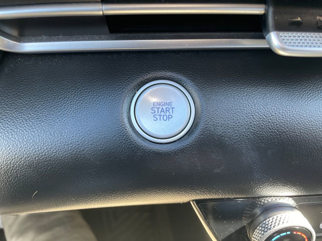 Used 2022 Hyundai Elantra SEL w/ Convenience + Premium Package FWD image 46