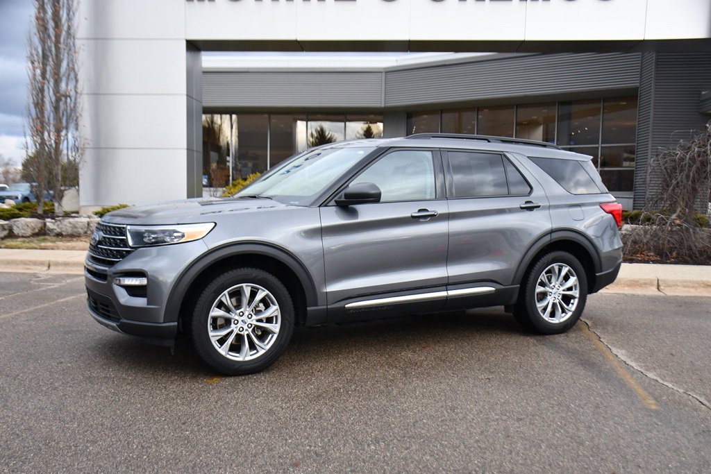 Used 2023 Ford Explorer XLT w/ Equipment Group 202A image 2