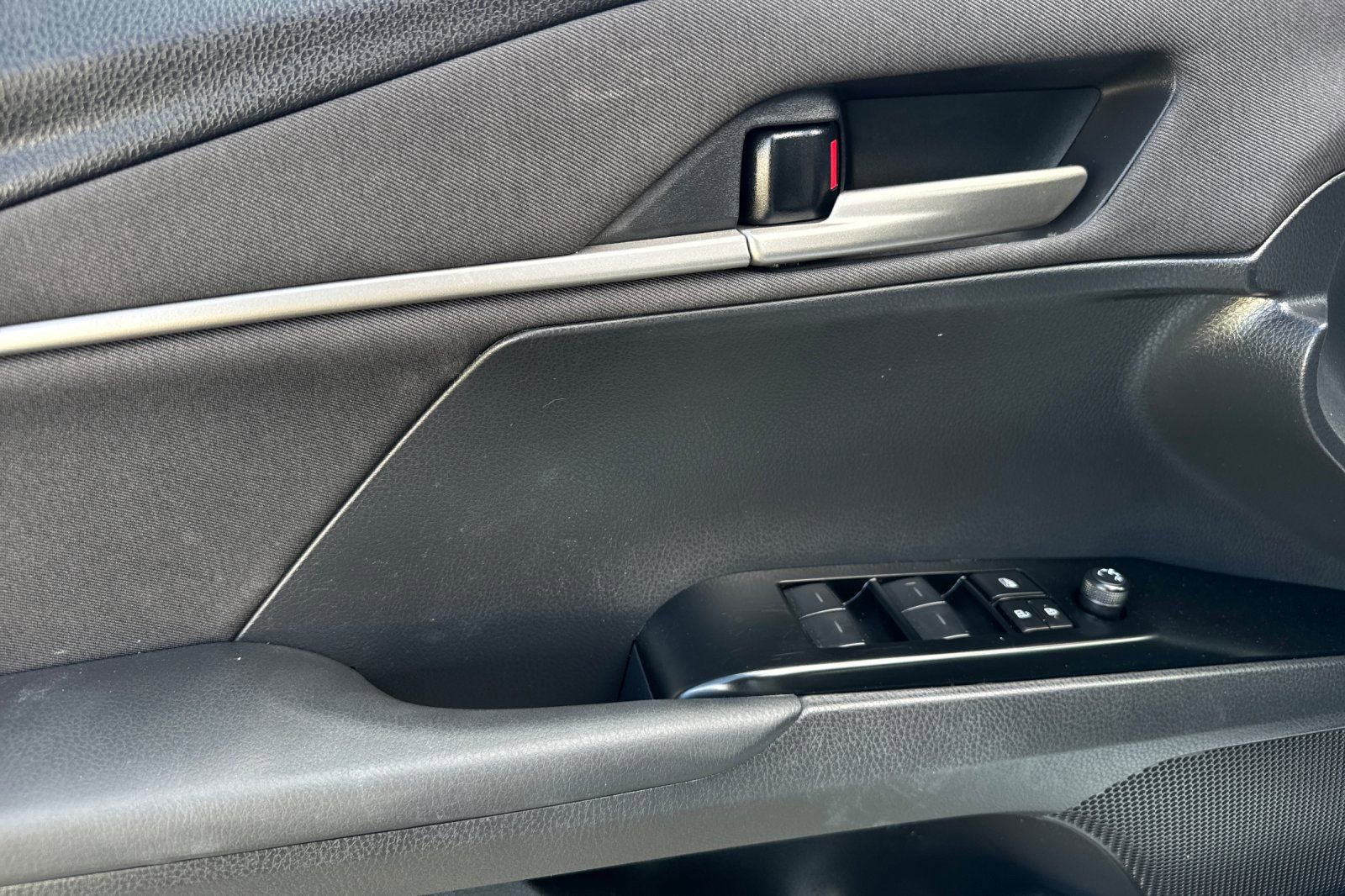 Used 2025 Toyota Camry LE image 13