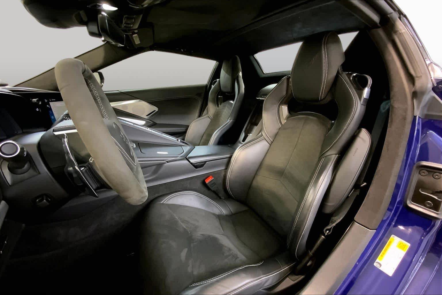 Used 2025 Chevrolet Corvette Stingray Premium Conv w/ Z51 Performance Package RWD image 18