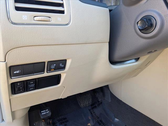 Used 2017 INFINITI QX80 4WD w/ Driver Assistance Package image 16