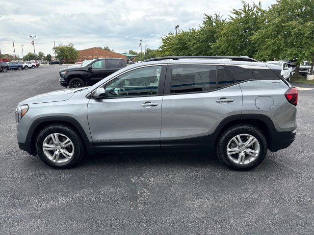 Used 2024 GMC Terrain SLE w/ Driver Convenience Package image 6