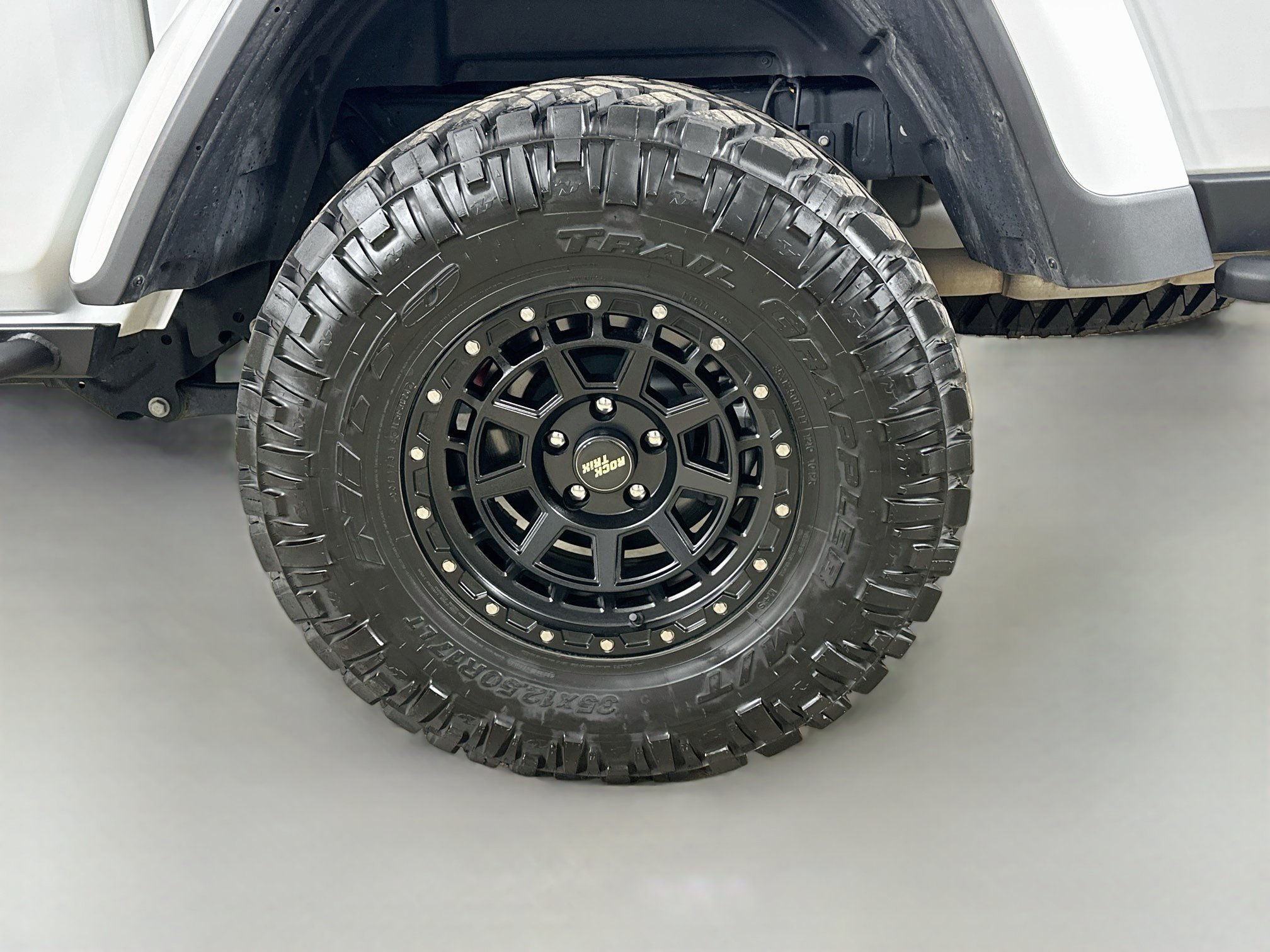 Used 2025 Jeep Gladiator Rubicon AWD/4WD image 37