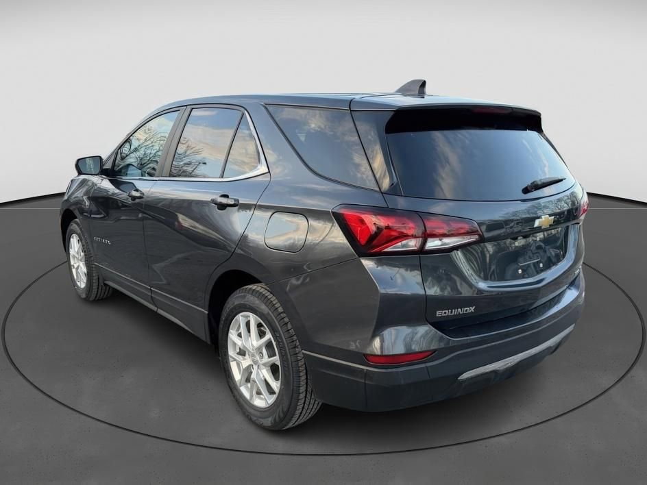 Used 2023 Chevrolet Equinox LT image 3