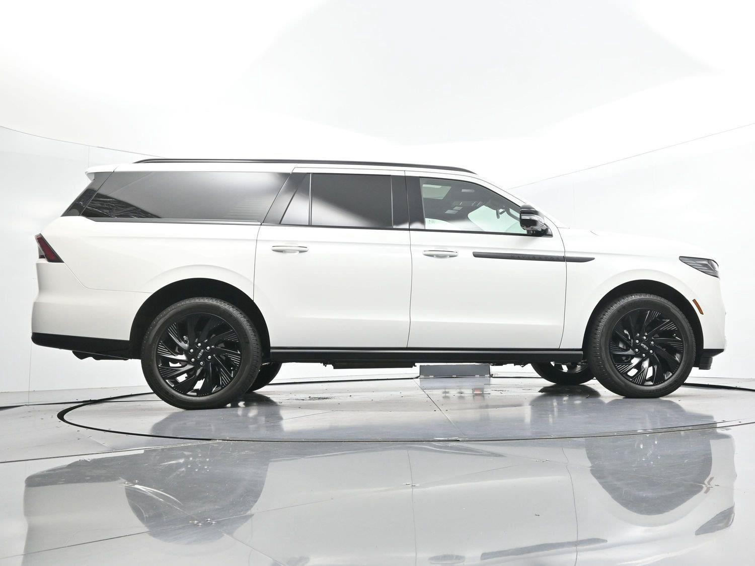 Used 2026 Lincoln Navigator L Reserve w/ Jet Appearance Package AWD/4WD image 53