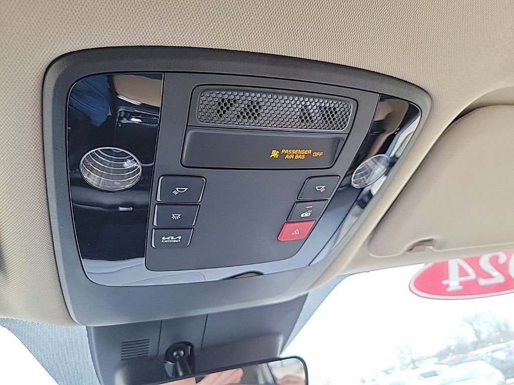 Used 2024 Kia Carnival EX FWD image 22