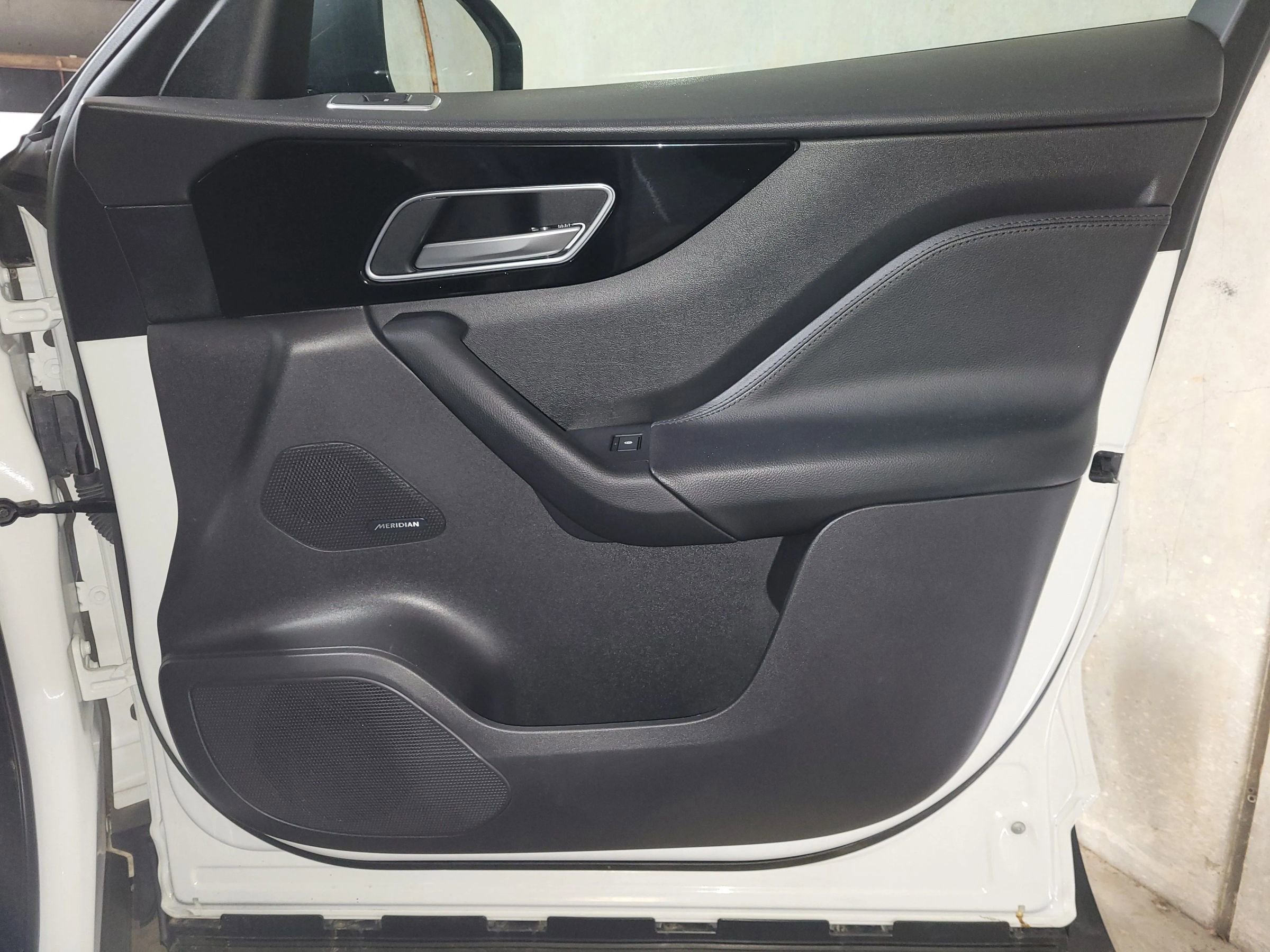 Used 2018 Jaguar F-PACE image 15