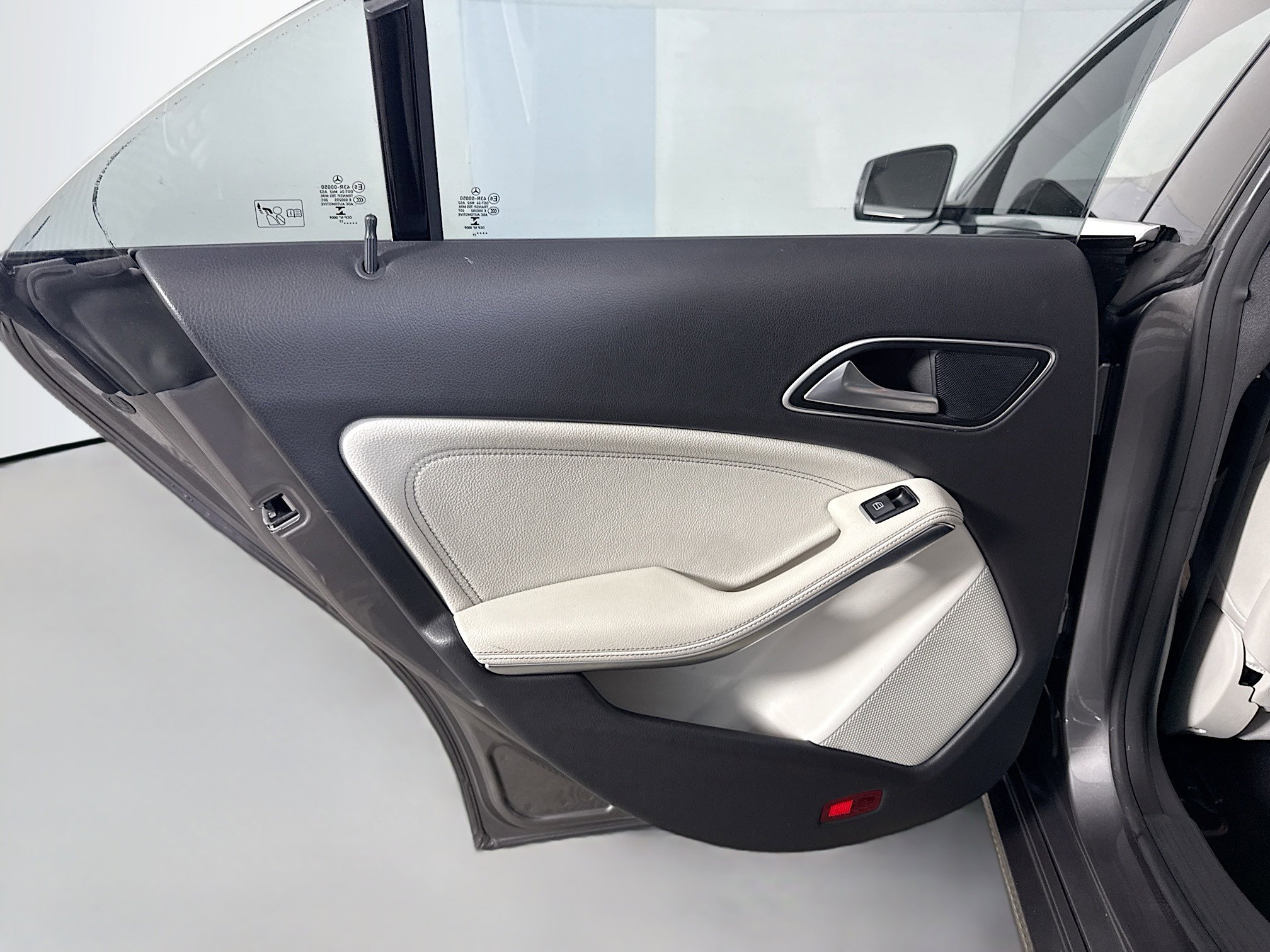 Used 2018 Mercedes-Benz CLA 250 image 25