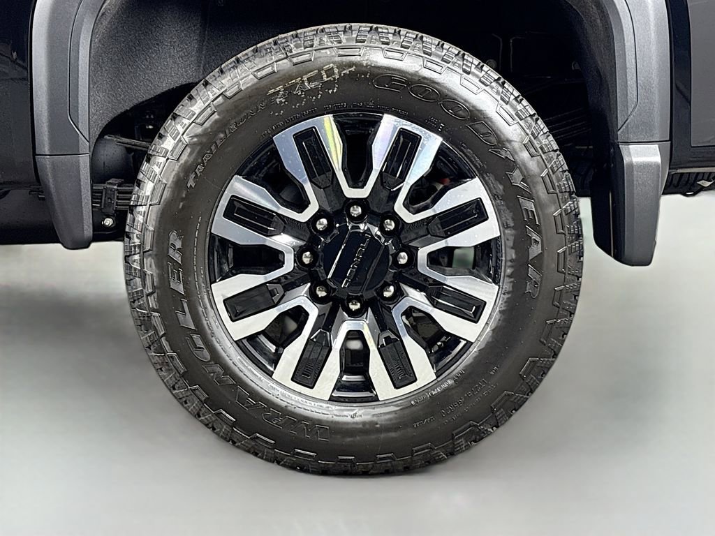 New 2026 GMC Sierra 3500 Denali Ultimate w/ LPO, Black Badging Package image 33