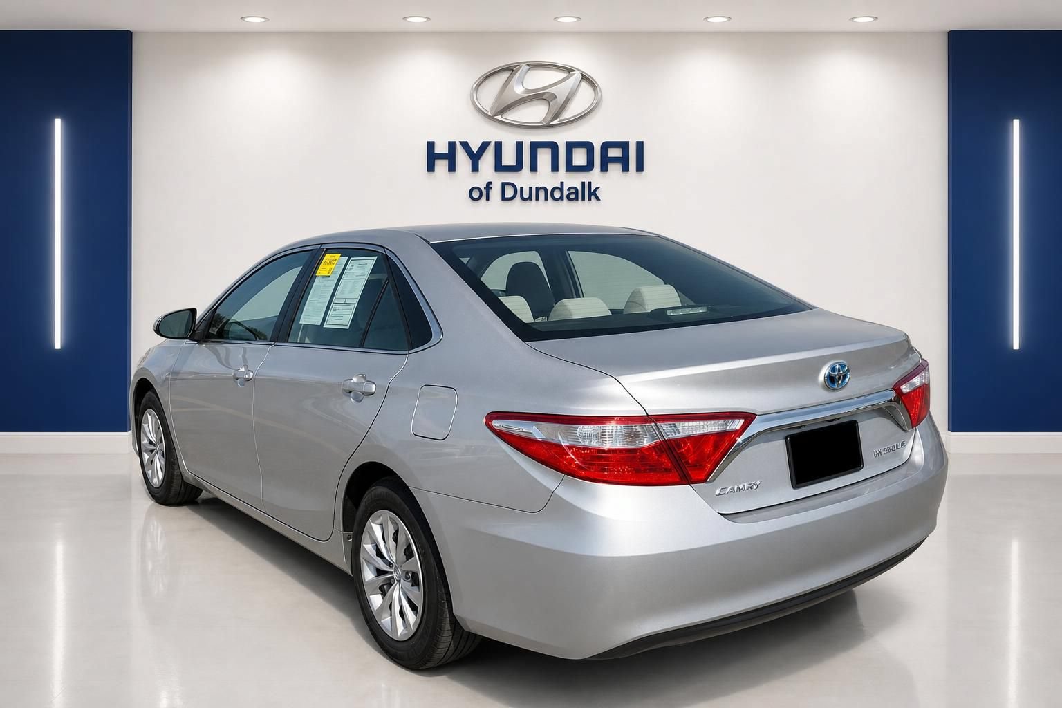 Used 2017 Toyota Camry LE FWD image 2