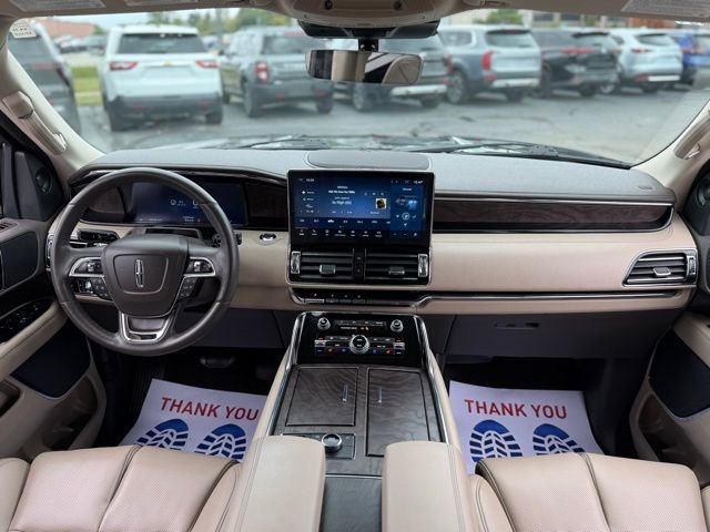 Used 2024 Lincoln Navigator Premiere image 3