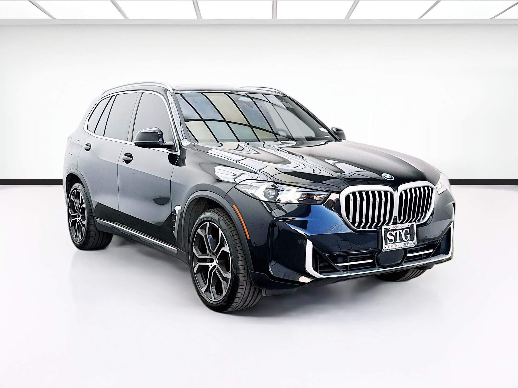 Used 2024 BMW X5 sDrive40i w/ Parking Assistance Package RWD image 3